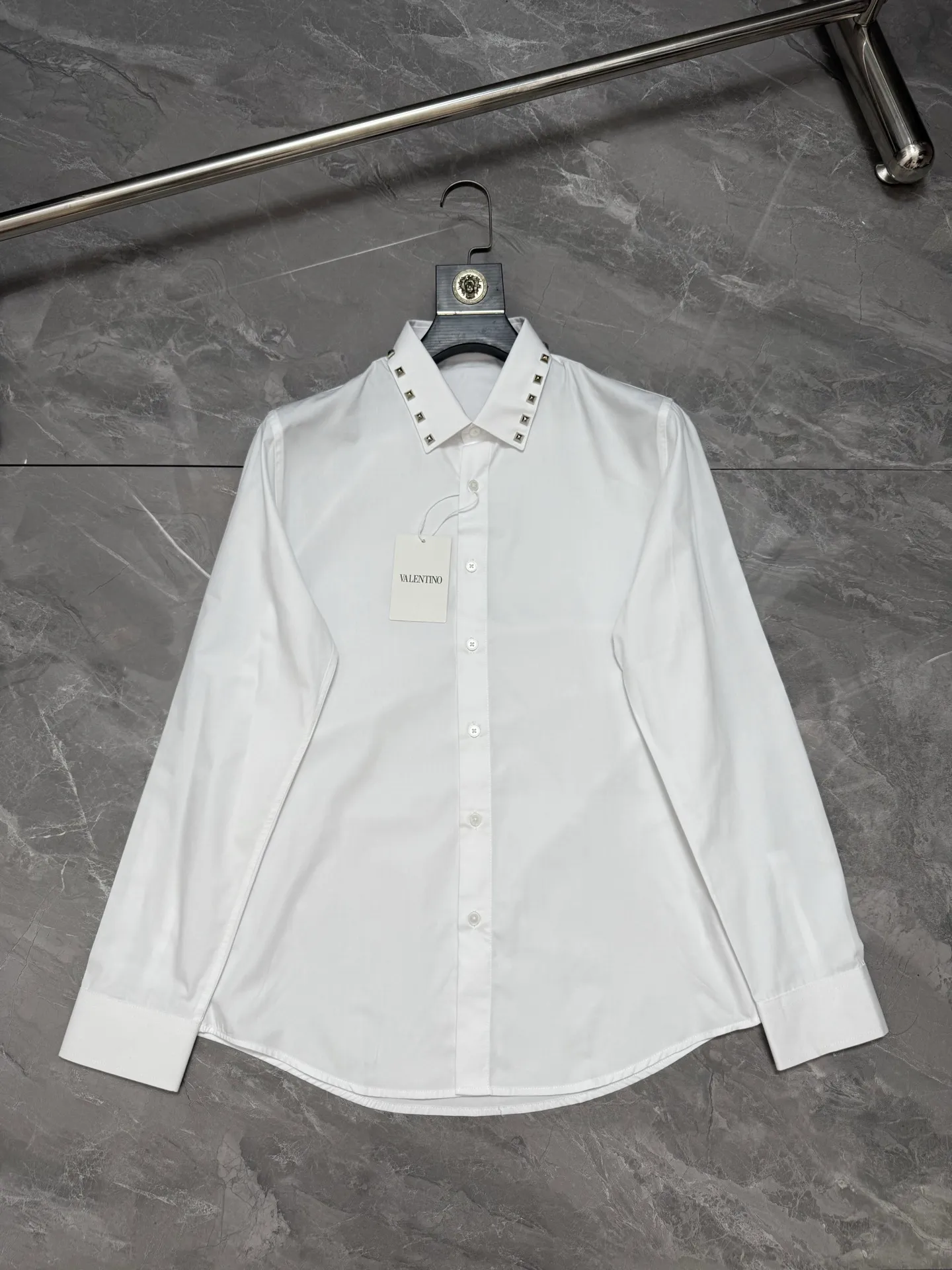 Valentin*/Valentino heavy collar rivet shirt Sizes: 38.39.40.41.42.43 Color: black white